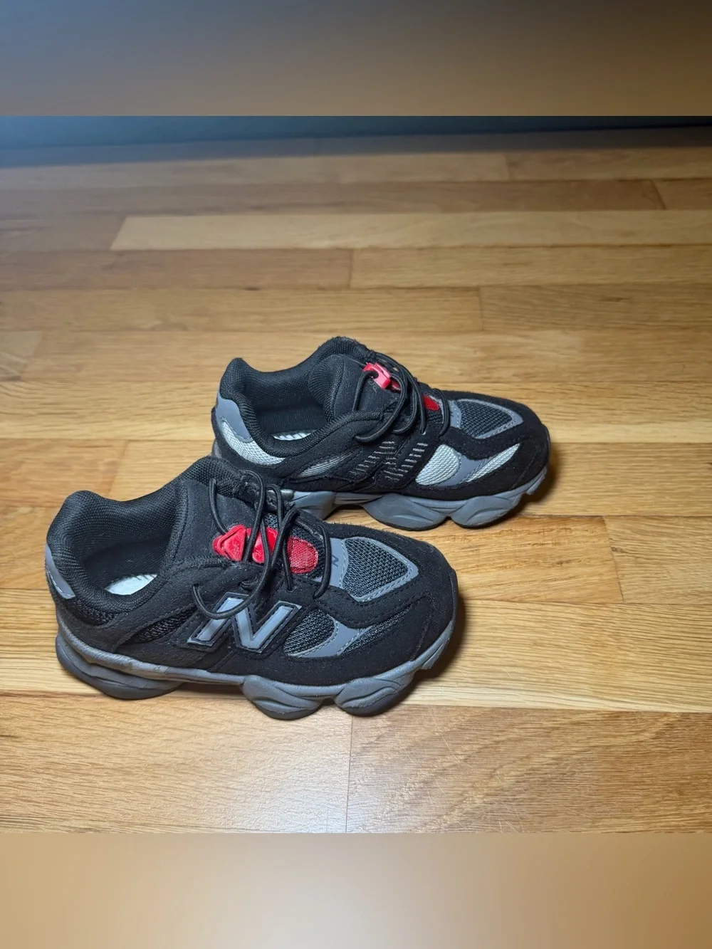 New Balance Kids Black & Gray Sneakers – Size 10